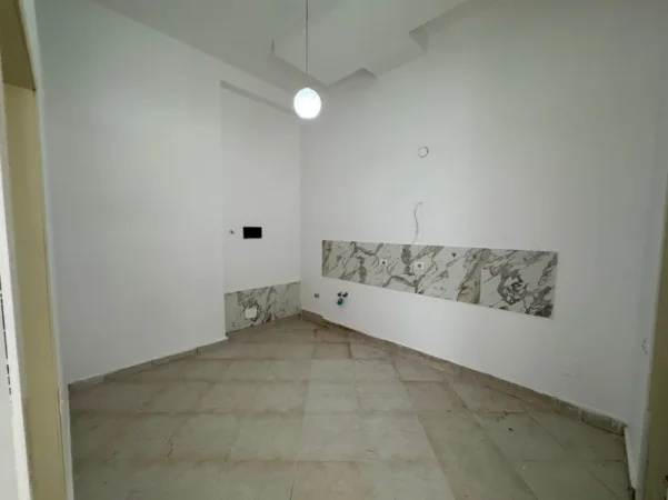 Tirane, shitet dyqan , 73 m² 135.000 € (ASTIR)