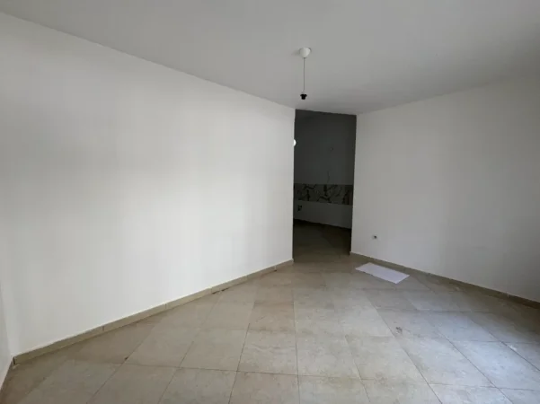 Tirane, shitet dyqan , 73 m² 135.000 € (ASTIR)