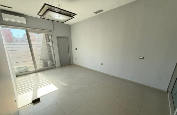 Tirane, shitet ambjent biznesi Kati 2, 667 m² 1.567.000 € (Condor Center 2244200 E 2)