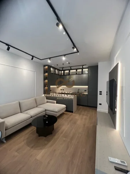 Tirane, jepet me qera apartament 2+1+Ballkon Kati 1, 90 m² 1.000 € (porcelan)