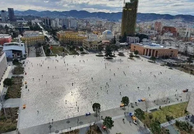 Tirane, shitet dyqan Kati 0, 47 m² 330.000 € 
