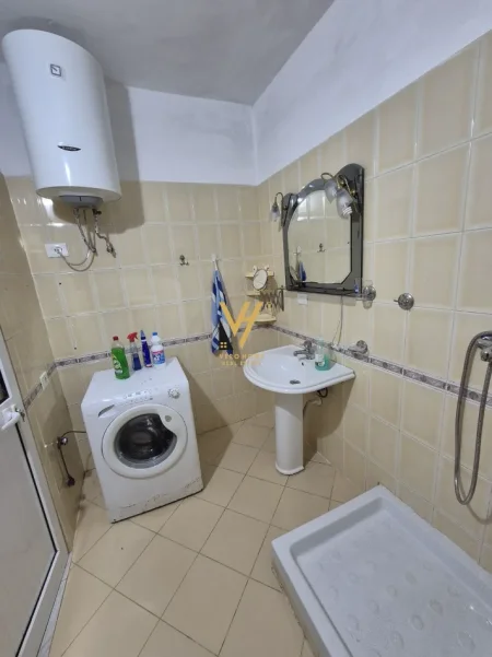Tirane, jepet me qera apartament 2+1+Ballkon Kati 2, 105 m² 620 € (KOMUNA E PARISIT)