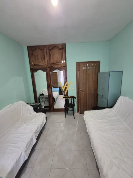 Tirane, jepet me qera apartament 2+1+Ballkon Kati 2, 105 m² 620 € (KOMUNA E PARISIT)