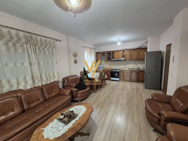 Tirane, jepet me qera apartament 2+1+Ballkon Kati 2, 105 m² 620 € (KOMUNA E PARISIT)