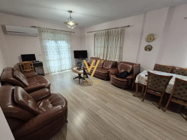 Tirane, jepet me qera apartament 2+1+Ballkon Kati 2, 105 m² 620 € (KOMUNA E PARISIT)