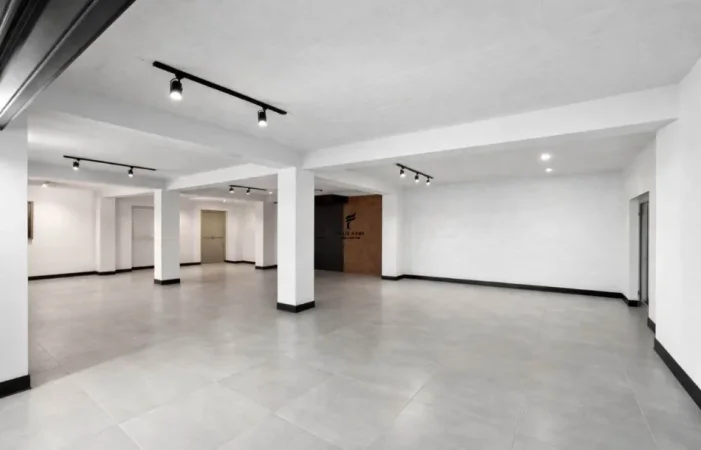 Tirane, jepet me qera zyre Kati -1, 160 m² 1.500 € (SAUK)