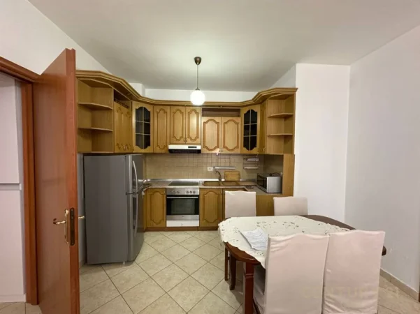Tirane, jepet me qera apartament 3+1+Ballkon Kati 5, 120 m² 700 € (hipoteka)