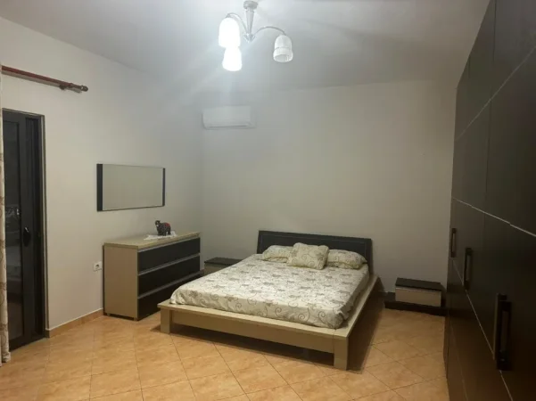 Tirane, jepet me qera Vile 3+1 Kati 3, 130 m² 580 € (Rruga Teodor Keko)