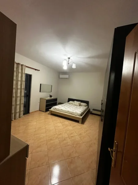 Tirane, jepet me qera Vile 3+1 Kati 3, 130 m² 580 € (Rruga Teodor Keko)