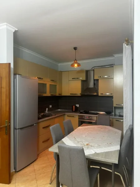 Tirane, jepet me qera Vile 3+1 Kati 3, 130 m² 580 € (Rruga Teodor Keko)