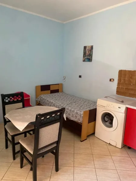 Tirane, jepet me qera apartament 1+1 Kati 1, 40 m² 280 € (Pallati Me Shigjeta)