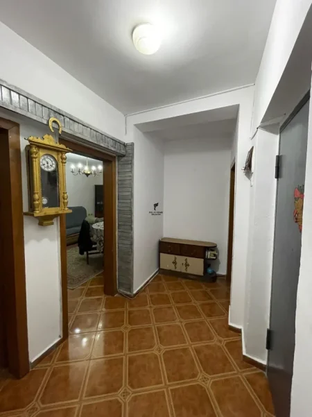 Tirane, jepet me qera apartament 2+1 , 80 m² 600 € (STACIONI I TRENIT)