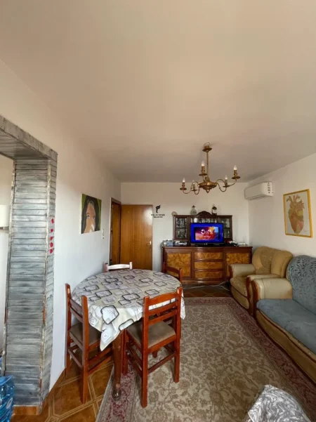 Tirane, jepet me qera apartament 2+1 , 80 m² 600 € (STACIONI I TRENIT)