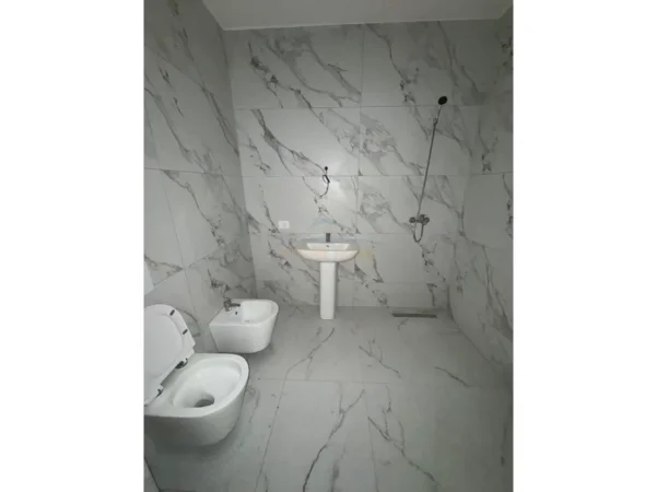 Tirane, shitet apartament 2+1 Kati 3, 88 m² 145.000 € (PASKUQAN)