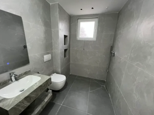 Tirane, jepet me qera Vile Kati 3, 100 m² 65.000 € (Rruga Pano Lulo)