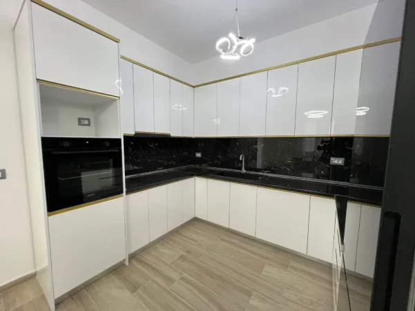 Tirane, jepet me qera Vile Kati 3, 100 m² 65.000 € (Rruga Pano Lulo)