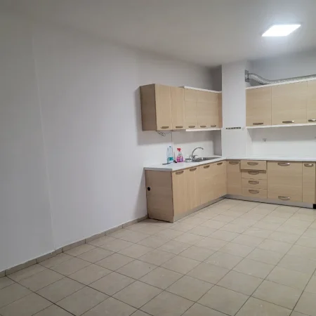 Tirane,  qera apartament 2+1+2+Ballkon , 30,000 leke (Kompleksi Gjoka)