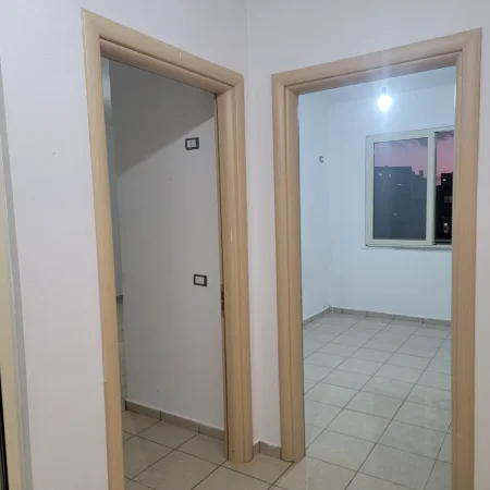 Tirane,  qera apartament 2+1+2+Ballkon , 30,000 leke (Kompleksi Gjoka)