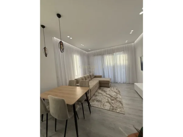 Tirane, jepet me qera apartament 1+1 Kati 3, 63 m² 650 € (siri kodra)