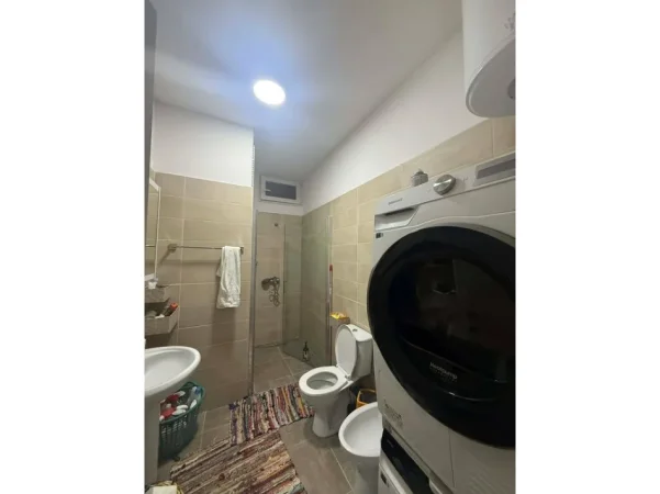 Tirane, shitet apartament 2+1+Ballkon Kati 8, 102 m² 200.000 € 