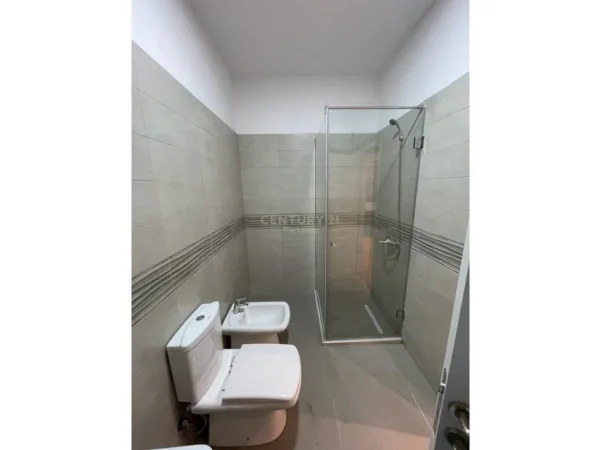 Tirane, shitet apartament 2+1+Ballkon Kati 8, 102 m² 200.000 € 