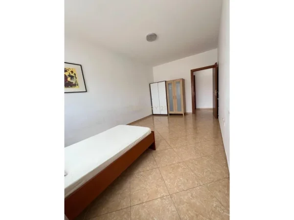 Tirane, jepet me qera apartament 2+1 Kati 8, 104 m² 650 € (don bosko)
