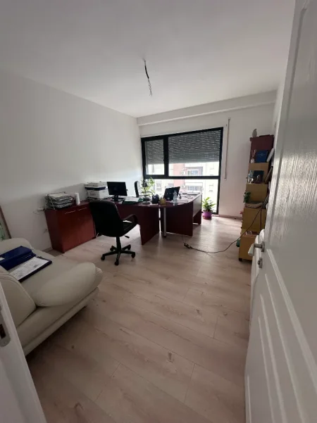 Tirane, jap me qera apartament 2+1+Ballkon Kati 6, 89 m² 770 € (Rruga panorama)