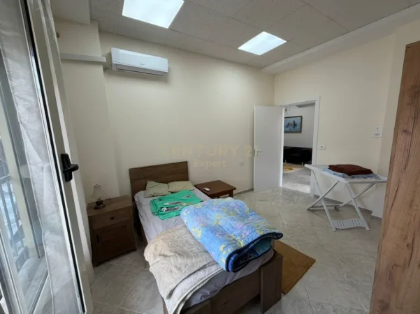 Tirane, jepet me qera apartament 2+1 Kati 1, 96 m² 650 € (ambasada gjermane)