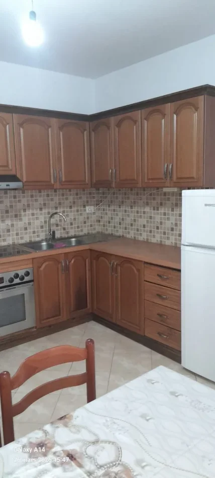 Tirane, jepet me qera apartament 2+1 Kati 6, 80 m² 460 € (Yzberisht)
