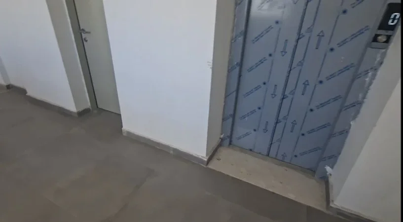 Tirane, jepet me qera ambjent biznesi Kati 1, 94 m² 600 € (Rruga 5 Maji)