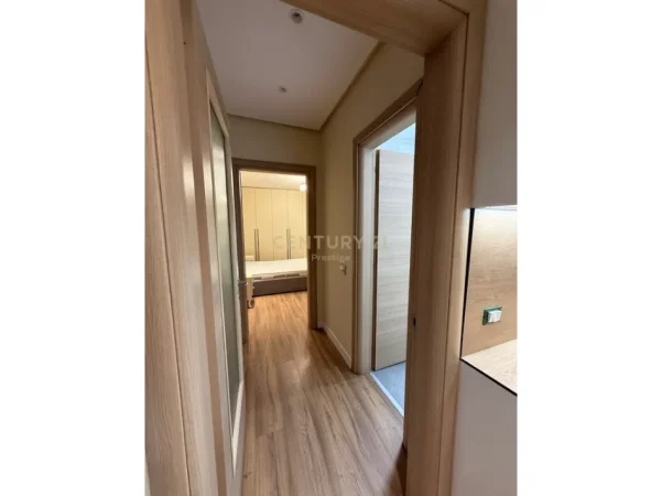 Tirane, jepet me qera apartament 1+1 Kati 1, 70 m² 800 € (parlamenti prane pazari i ri)