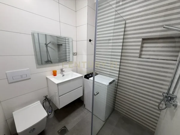 Tirane, jepet me qera apartament 1+1 Kati 1, 70 m² 800 € (parlamenti prane pazari i ri)