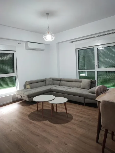 Tirane, jepet me qera apartament 2+1 Kati 3, 100 m² 500 € (Ali Demi)