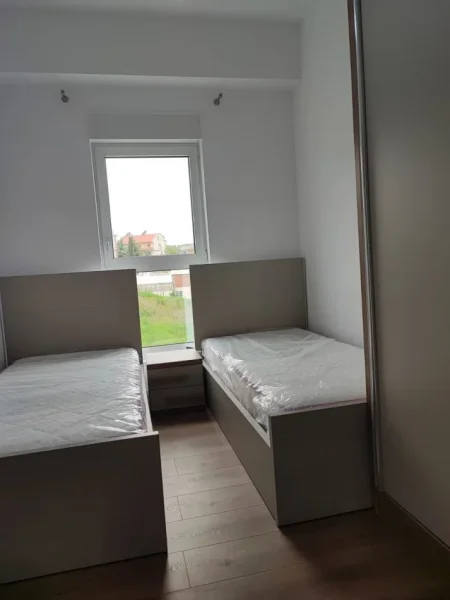 Tirane, jepet me qera apartament 2+1 Kati 3, 100 m² 500 € (Ali Demi)