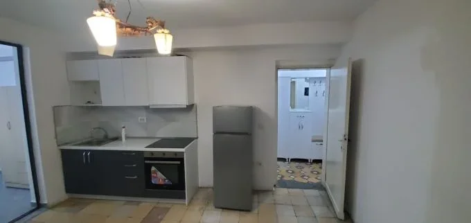 Tirane, jepet me qera apartament 1+1+Aneks+Ballkon Kati 5, 60 m² 400 € (ministria e jashtme , brryli)
