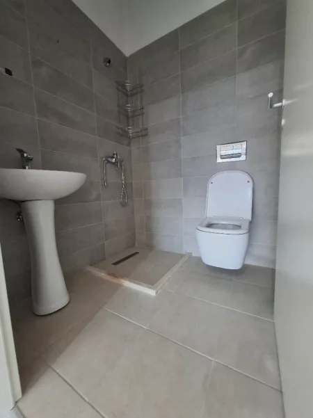 🔥🏠Apartament 2+1+2+Ballkon 320Lek/muaj Per Qera - 105 m² (ALI DEMI)🔥