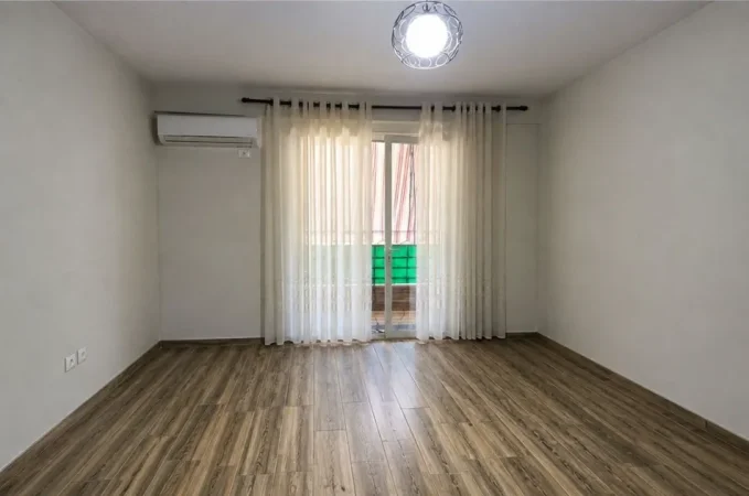Tirane, shitet apartament 2+1+Aneks+Ballkon Kati 4, 121 m² 168.420 € (Fresku)