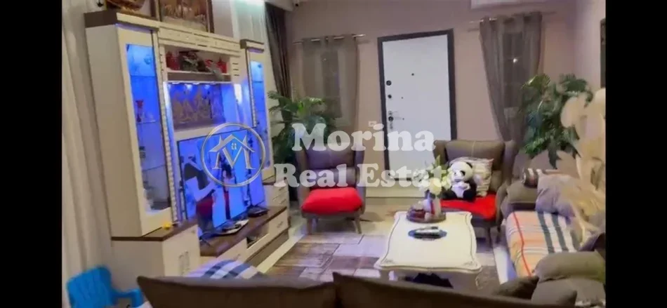 Tirane, jepet me qera apartament 2+1 Kati 1, 167 m² 170.000 € (Shitet Vile Nje Kateshe Te Blloku Vasil Shanto)
