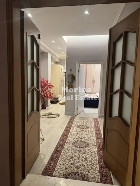 Tirane, jepet me qera apartament 2+1 Kati 1, 167 m² 170.000 € (Shitet Vile Nje Kateshe Te Blloku Vasil Shanto)