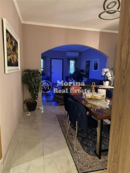 Tirane, jepet me qera apartament 2+1 Kati 1, 167 m² 170.000 € (Shitet Vile Nje Kateshe Te Blloku Vasil Shanto)