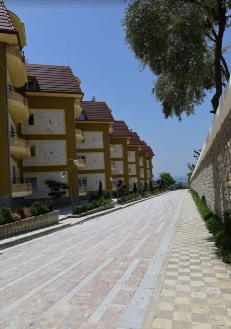 Tirane, shitet apartament 1+1 , 79 m² 129.000 € (farke)
