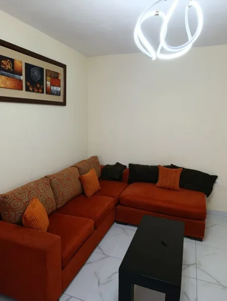 Tirane, jepet me qera apartament 1+1 Kati 3, 60 m² 400 € (Shkolla E Bashkuar)