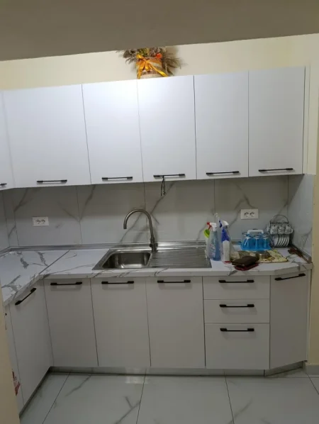 Tirane, jepet me qera apartament 1+1 Kati 3, 60 m² 400 € (Shkolla E Bashkuar)