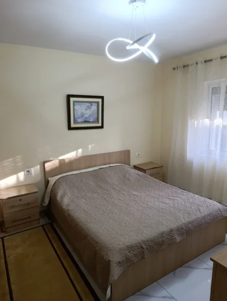 Tirane, jepet me qera apartament 1+1 Kati 3, 60 m² 400 € (Shkolla E Bashkuar)