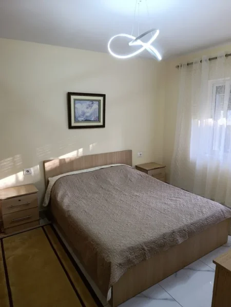 Tirane, jepet me qera apartament 1+1 Kati 3, 60 m² 400 € (Shkolla E Bashkuar)