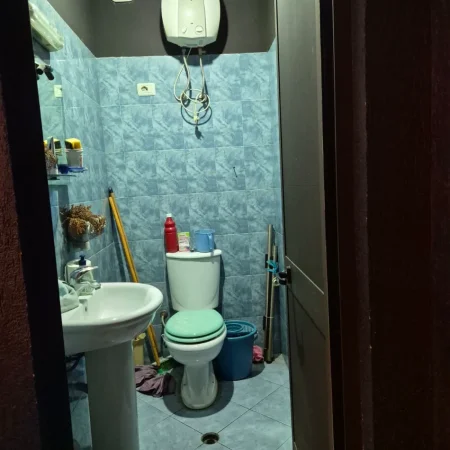 Jepet me qera nga Pronari, pa-komision ambjent biznesi Kati 2, 60 m² 600 € (Rruga Islam Alla)