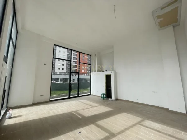 Astir, jepet me qira dyqan Kati 0, 52 m² 650 € Kompleksi Jolla (Bulevardi Kasharit)