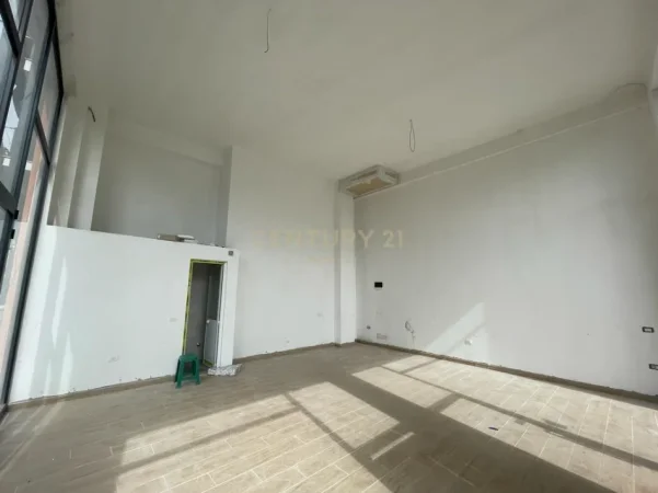 Astir, jepet me qira dyqan Kati 0, 52 m² 650 € Kompleksi Jolla (Bulevardi Kasharit)