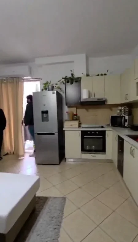 Shitet apartament ne zonen e freskut 89m