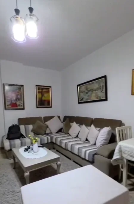 Shitet apartament ne zonen e freskut 89m